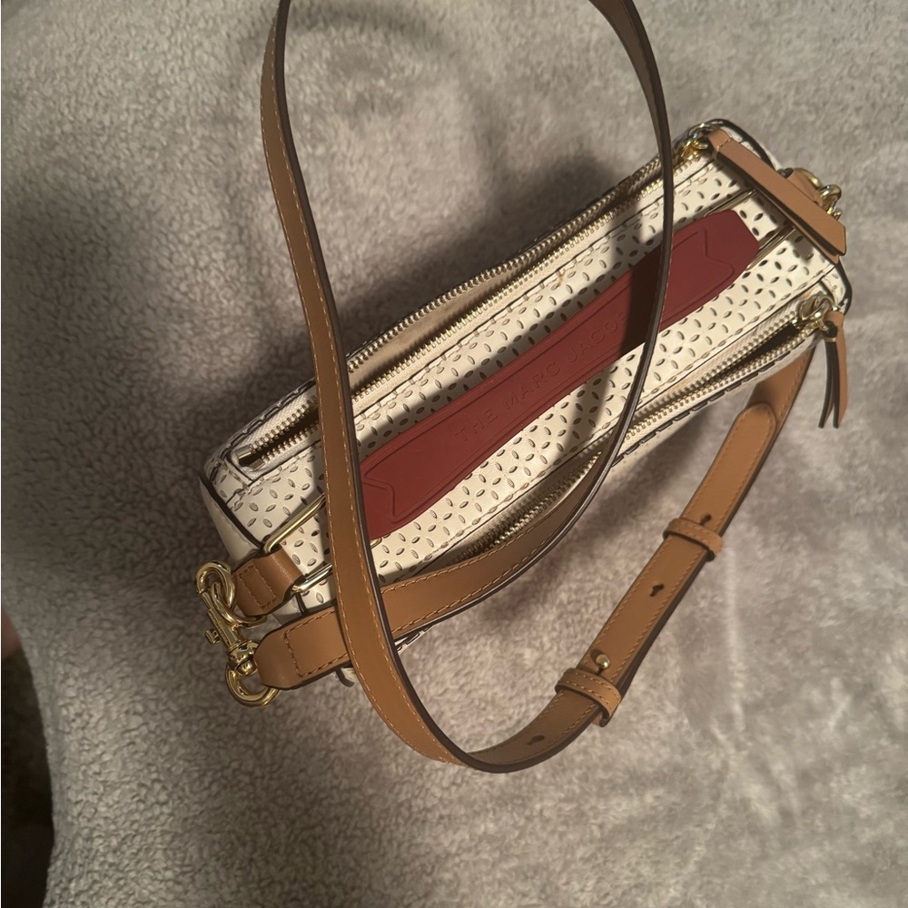 Marc Jacobs White and Tan Crossbody  Like new h7”, w10”, pocket depth(2) 6 1/4”